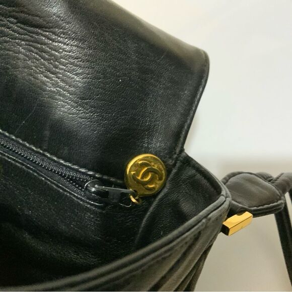 Chanel Vintage CC Turnlock Crossbody Bag Envelope Flap Chevron Lambskin Mini - Picture 13 of 16